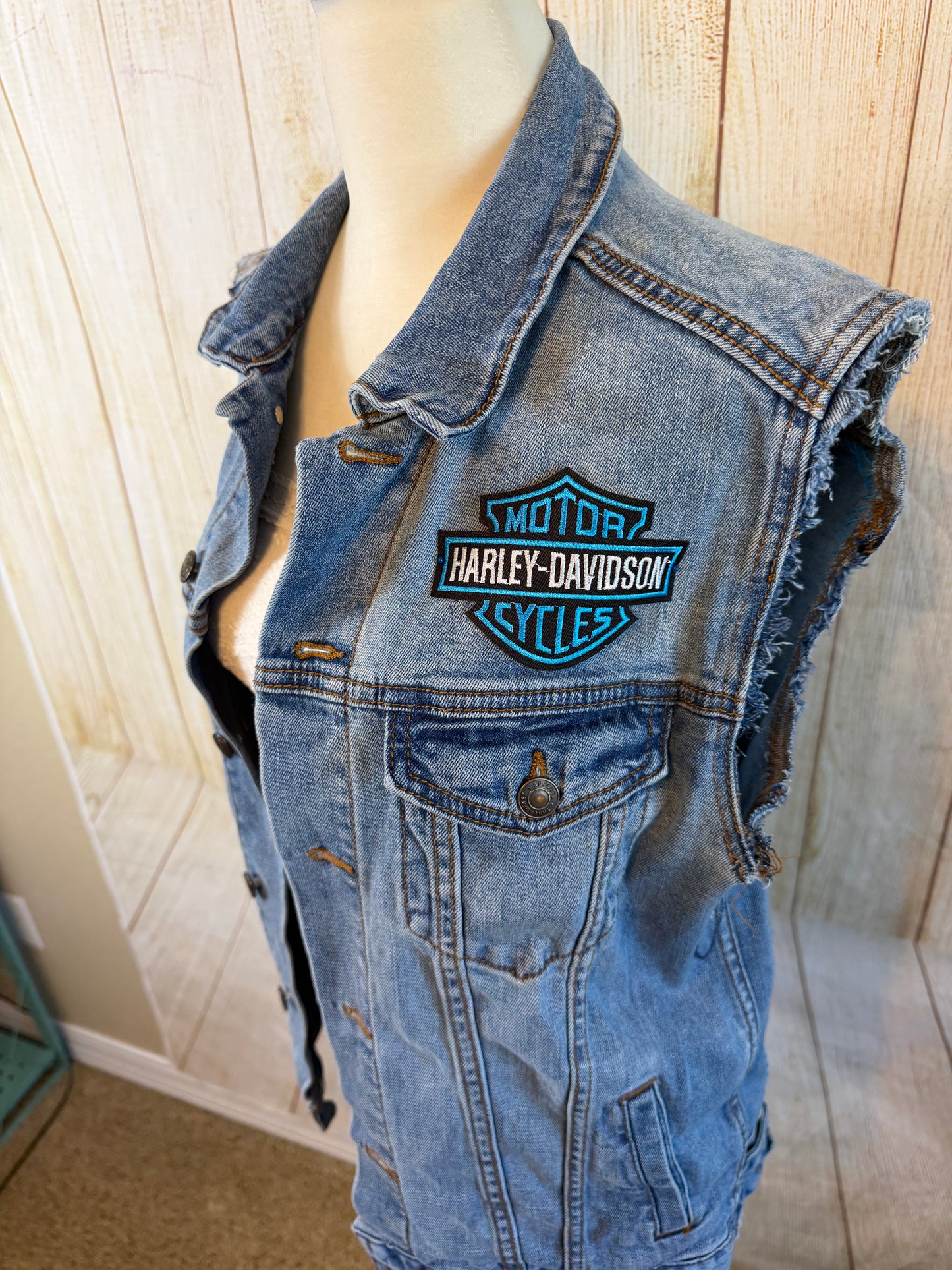 Harley-Davidson Denim Vest with Roswell NM Back Graphic | Size Medium
